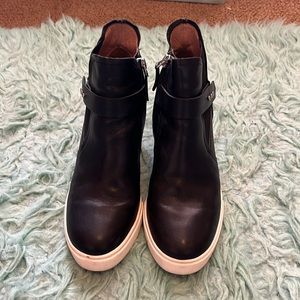 Paolo, Size 6, Black Booties.